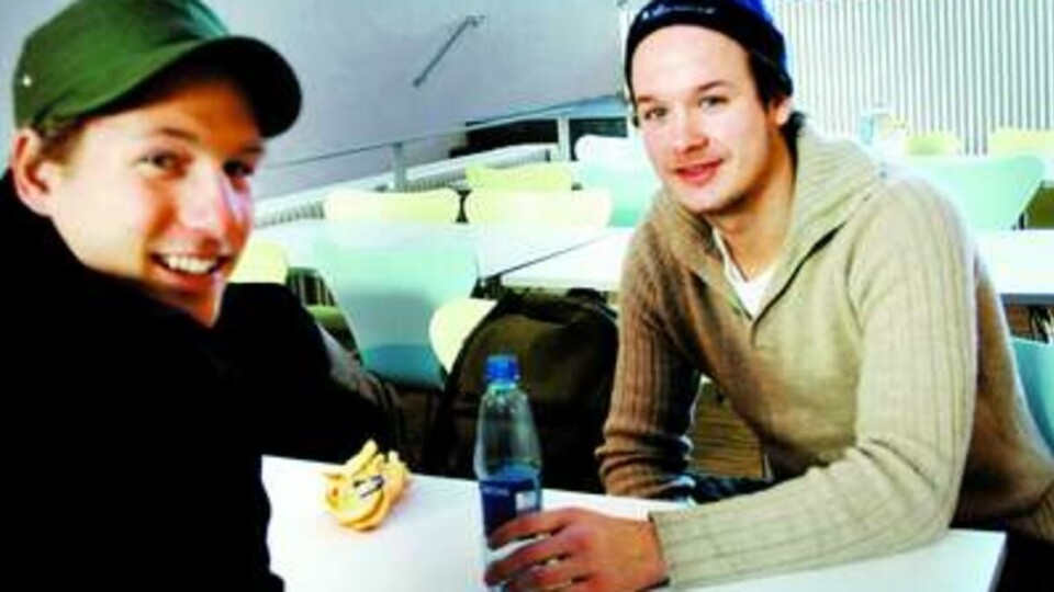 PAYING STUDENTS: -- Tuition fees can contribute to improving teaching, student Thomas Boye Hagen (to the right) at the Norwegian school of management BI feels. He and Fridtjof Johnsen point out that BI students have chosen to pay for their education.