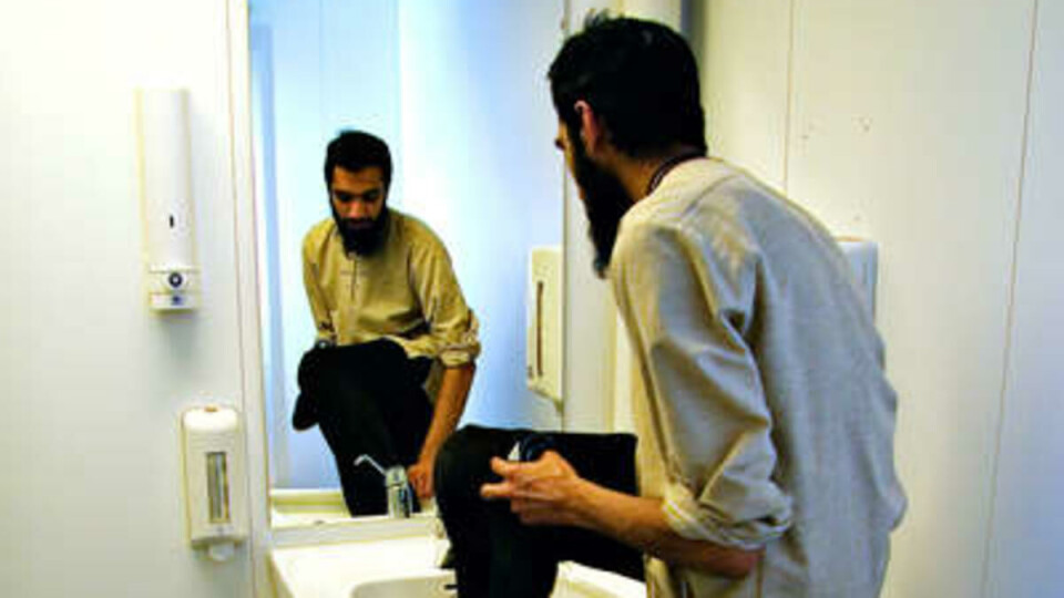 Asks for new prayer room