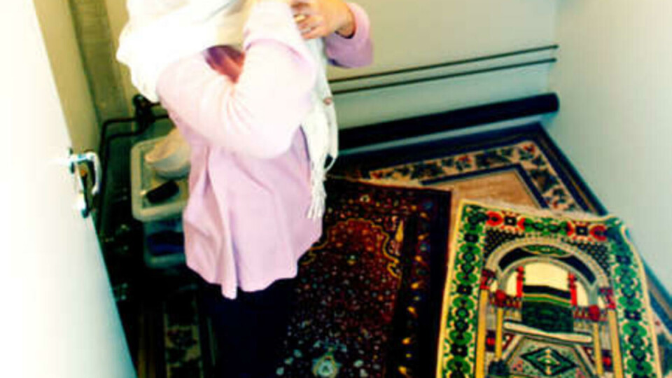 Asks for new prayer room