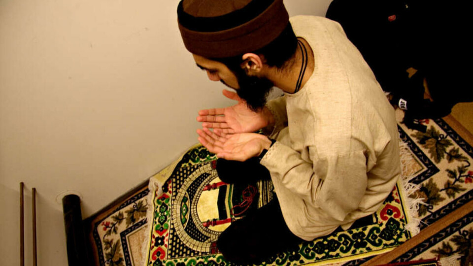 Asks for new prayer room