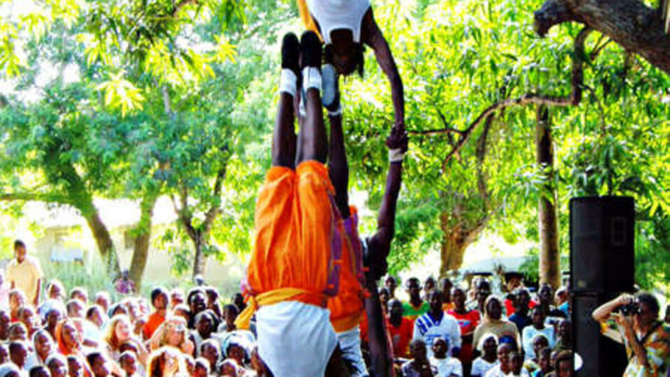 SKYHØYE BESØKSTALL: Umoja-campen endte opp i en forestilling som ble satt opp i en park i sentrum av Dar es Salaam.
Foto: Privat