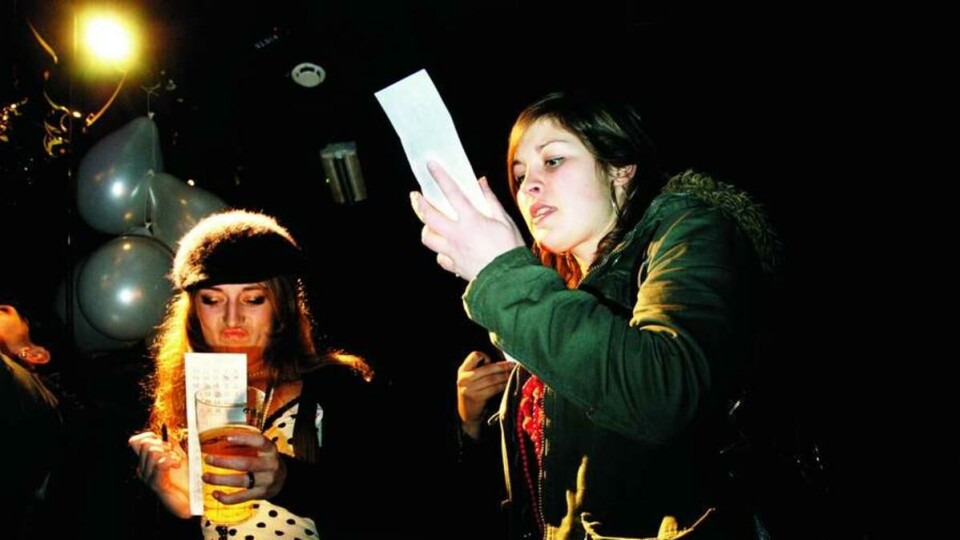 RADIOBINGO: Hard konsing i konkurranse om bacon og fiskeboller på Radio Novas slippfest for studentradioene.no.