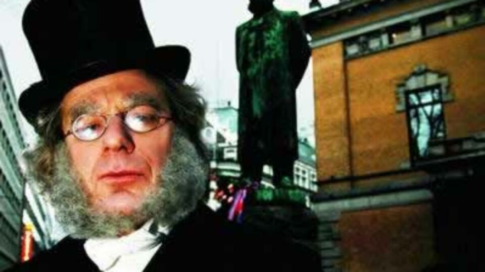 IBSEN LEVER: Aner vi en ny trend med Ibsen-imitatorer? Morten Jostad spilte Ibsen under åpningen av Isen-året lørdag.