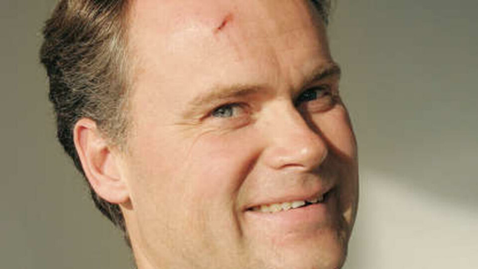 SUGES AV GÅRDE: Frode Meinich går drastisk til verks for å fjerne dårlige studenter fra Blindern.
Illustrasjon: Anders Nordmo Kvammen.