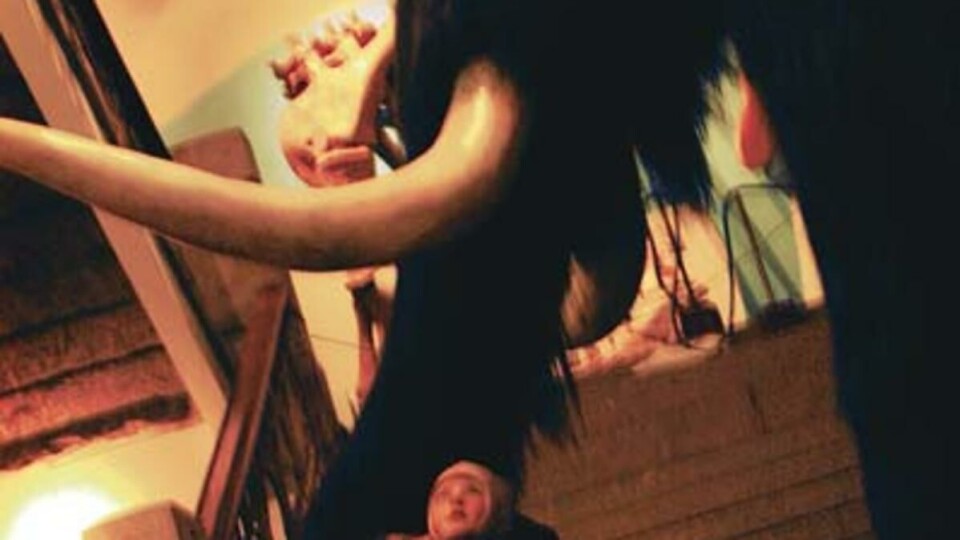 BORTGJEMT? Mammut-rekonstruksjonen står nå i en trappeoppgang på Naturhistorisk museum.