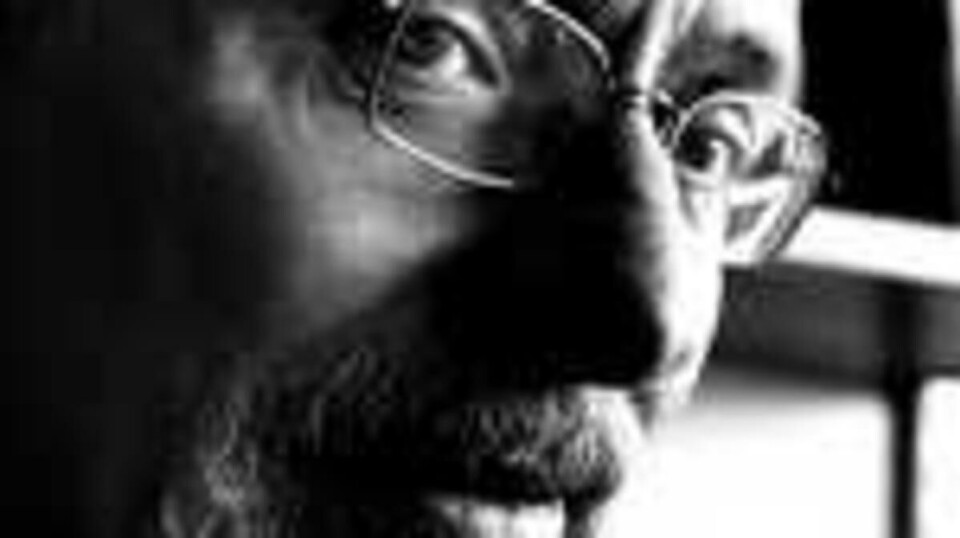 FEIRING MED FOTNOTER: Festskrift i bursdagsgave var kult, men litteraturprofessor Arne Melberg gliser ikke av den grunn. – Når man har fylt 60, er man for gammel til å smile på bilder.