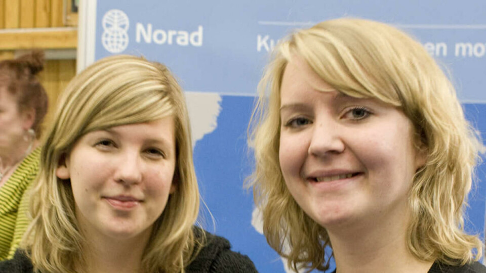 SV-DRØMMEN: -- Det er jo veldig sånn SV-drøm å jobbe i Norad, da, sier Aina Johansen og Åshild Leirset, bachelorstudenter på Samfunnsvitenskapelig Fakultet (SV).