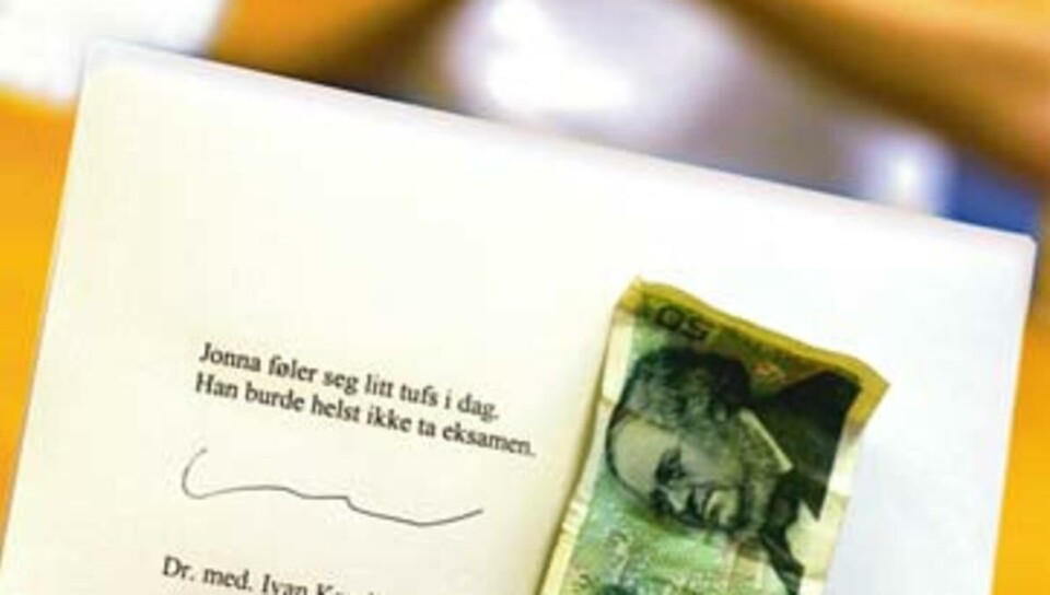 KORT SYKEHISTORIE: Universitas prøvde å kjøpe til seg falske legeerklæringer hos Studenthelsetjenesten. Etterpå ble vi nødt til å lage denne lappen i Word.
