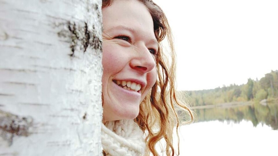 BORTE BRA: Halvt amerikanske Alexa Kristin Camire (21) flyttet ut i skogen fordi hun ville lære seg friluftsliv.