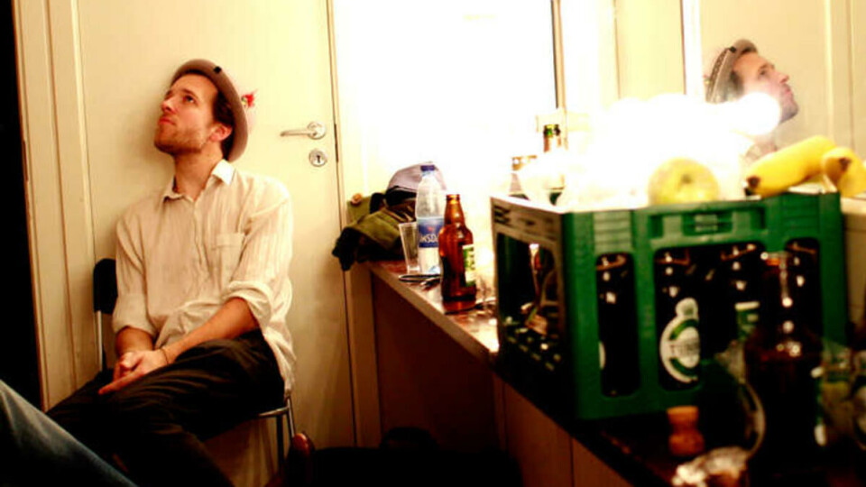 BACKSTAGE: Gitarist i Nancy Drew, Johan Jørgensen, er fornøgd med eigen innsats.
