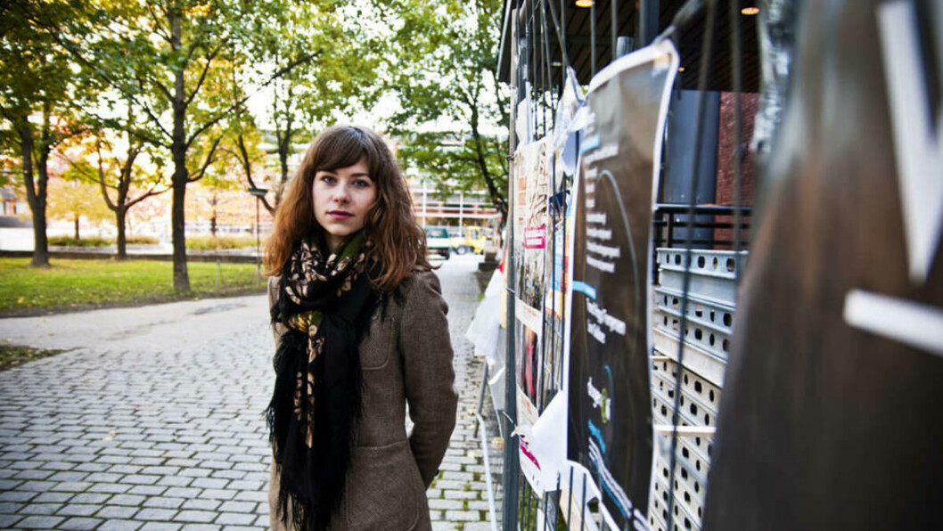 MANGLER RETTIGHETER: Sosiologistudent Marit Sunnanå Aalrust fikk bekjed om at hun ikke kunne ta opp eksamen fordi emnet var lagt ned. – Instituttet burde informere studentene bedre, sier leder for programutvalget ved instituttet, Emma Schiro. MANGLER RETTIGHETER: Sosiologistudent Marit Sunnanå Aalrust fikk bekjed om at hun ikke kunne ta opp eksamen fordi emnet var lagt ned. – Instituttet burde informere studentene bedre, sier leder for programutvalget ved instituttet, Emma Schiro.