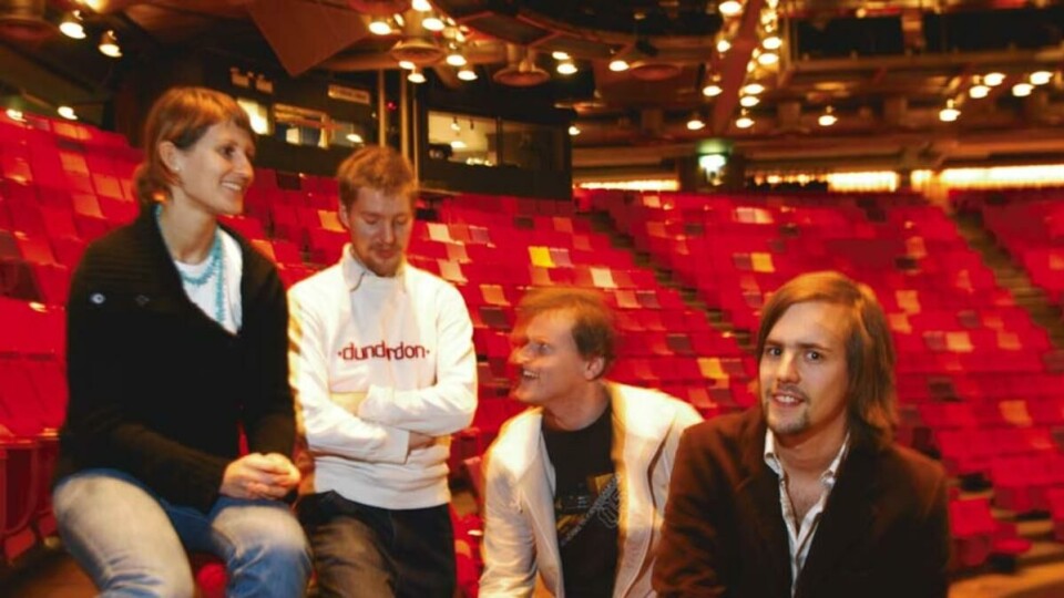 I DAG: SV-student i Prosjektforum, Kjersti Arntsen, PR-ansvarlig i Det Norske Studentersamfund, Eystein Molland Norderval, leder Øistein Ø. Svelle og viceformand Fredrik Svensen vil vekke gamle spøkelser til live i Storsalen på Chateau Neuf.