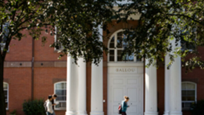 INNFØRER SEXFORBUD: Tufts University. INNFØRER SEXFORBUD: Tufts University.