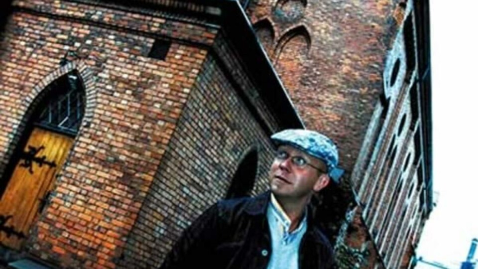 INNE: Nils Jøran Riedl utenfor Paulus kirke, men nå også inni varmen som nyansatt prest.