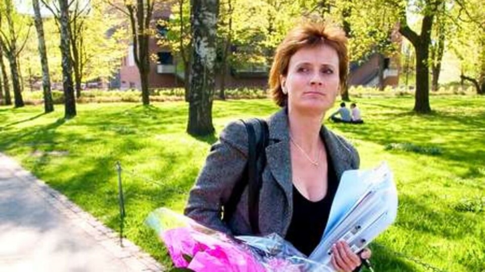 SISTE TIME: UiO-direktør Hanne Harlems siste styremøte er over. Hun spaserer den korte veien fra fysikkbygningen til kontoret for å legge fra seg de siste papirene. Glad for at møtet er over, men trist for å slutte i jobben.