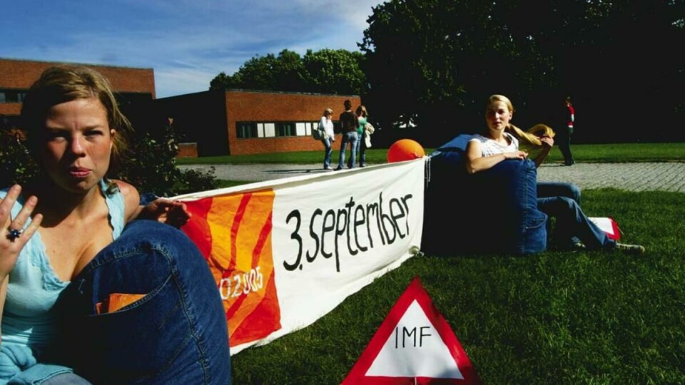 HIT THE STREETS: Marte Nilsen (t.h.), Heidi Lundeberg og resten av aksjonsgruppa Blindern 2005 gjør alt de kan for å røske studenter og andre Blindern-mennesker opp av sofaen og ut på Youngstorget lørdag 3. september.