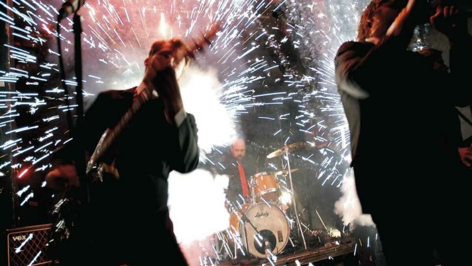 DUNDER OG BÆVEN:-- Man bør være i stand til å spille bra uten pyro, hvis ikke burde man bare slutte, mener Arnt.