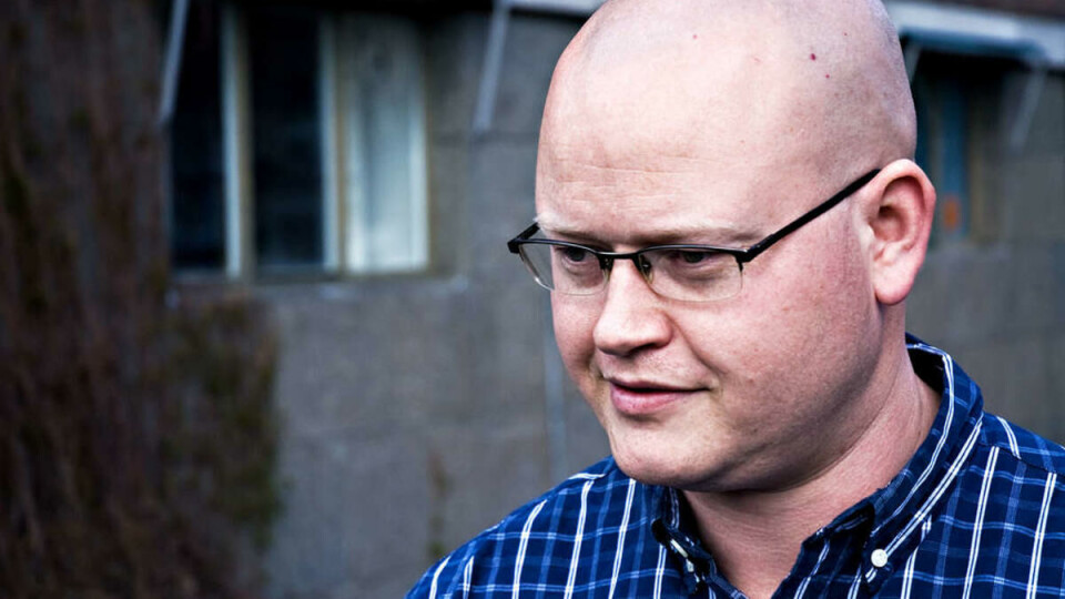 MERKER KUTTENE: Gunnar Herstad har vært doktorgradsstudent ved Kjemisk institutt siden 2004, og merker at instituttet har fått mindre å rutte med de siste årene. - Ressursknapphet er et stort hinder for forskningen min, sier Herstad.