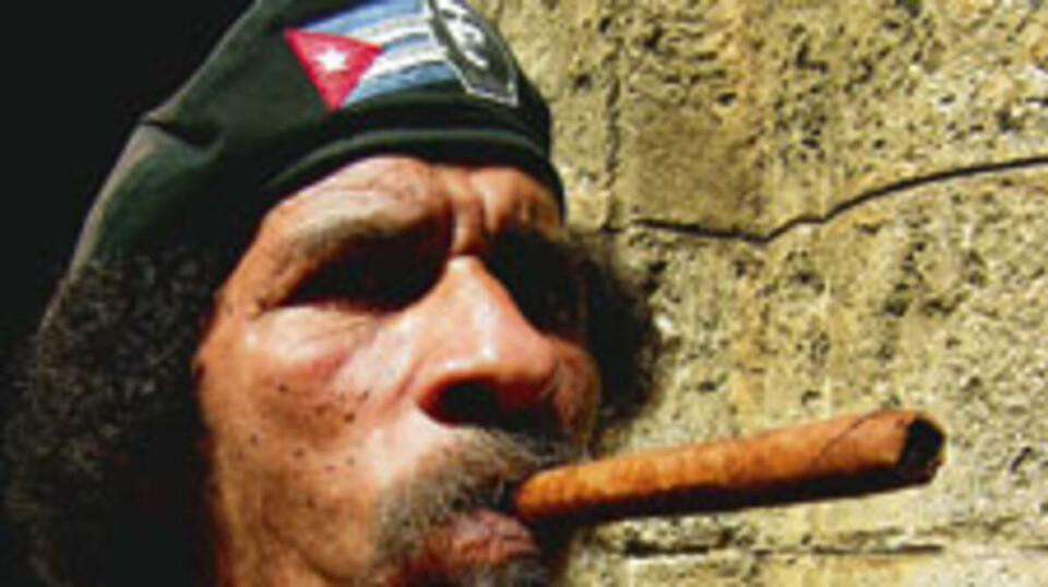 Che–etterligning: Flere cubanere kler seg ut som Che Guevara for å tjene penger på å bli fotografert av turister.