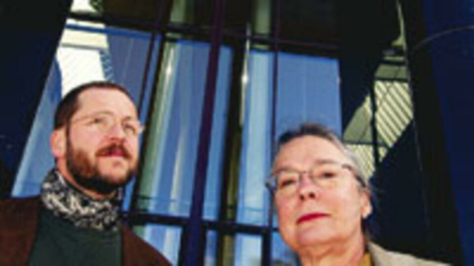 FORDEL MIDLENE: Professorene Pamela Price og Arild Engelsen Ruud ved HF–fakultetet mener stipendiater bør få mindre penger og bli flere.