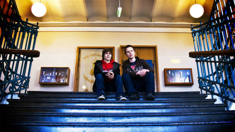 KULT: Ivar Grytten og Nikolai Munch Frisak går i andre klasse på Oslo katedralskole, og synes det er kult å kunne ta universitetsemner mens man fortsatt går på videregående.