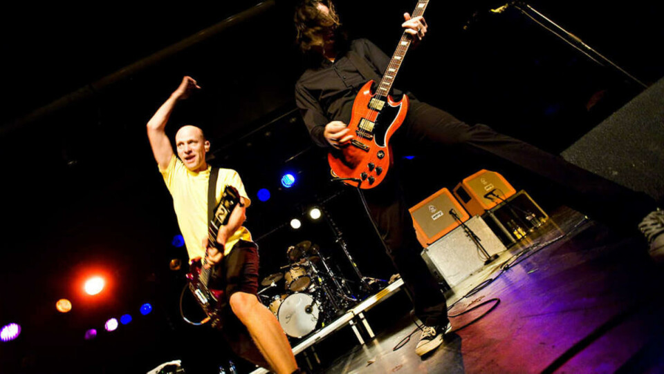 ROCKA SJAPPA: Rocketriks og bredbeint økseføring kombinert med melodiøs popgrunge gav publikum rockefot og øresus på Betong fredag. Her frontmann Chris Ballows (t.v.) og Andrew McKeag.