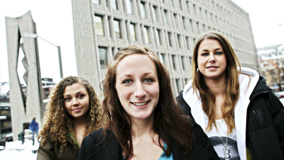 MISNØYE: Kriminologistudentene Elisabeth Glomseth, Frøydis Fremstad Wold og Ingeborg Sandbukt opplevde avvisende og lite imøtekommende studiekonsulenter.