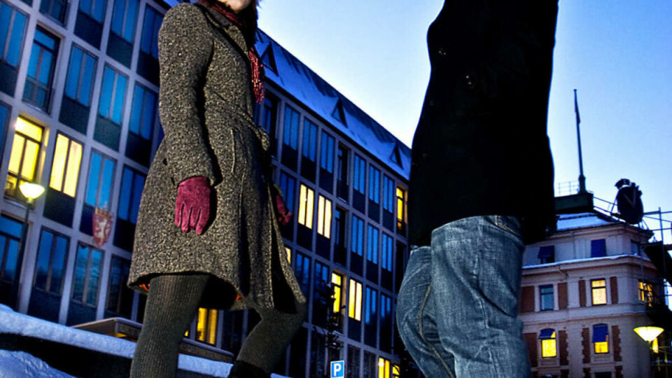 AMBISIØSE:Katrine Haukenes (24) og Alan Christopher Aguilar (27) speider mot en fremtid i diplomatiet.