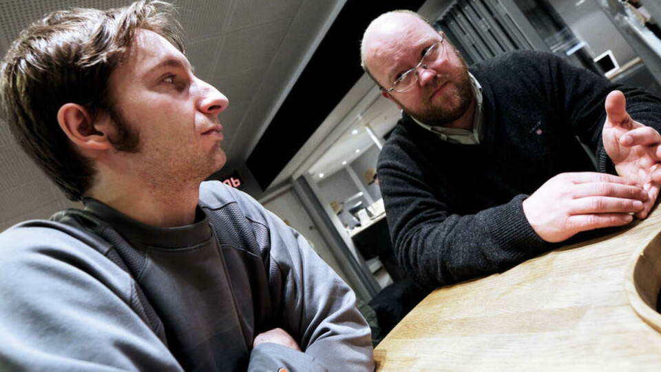ENSOM OG FORLATT: Sveinn Sandvik Svendsen og Stian Østland var de to eneste medlemmene som var igjen da UFO 5 ble erklært død. Restene av UFOen ble presentert i et diskusjonsnotat som blant annet foreslo å videreføre ordningen med én valgkrets og at representantene til Universitetsstyret bør sitte i to år av gangen.