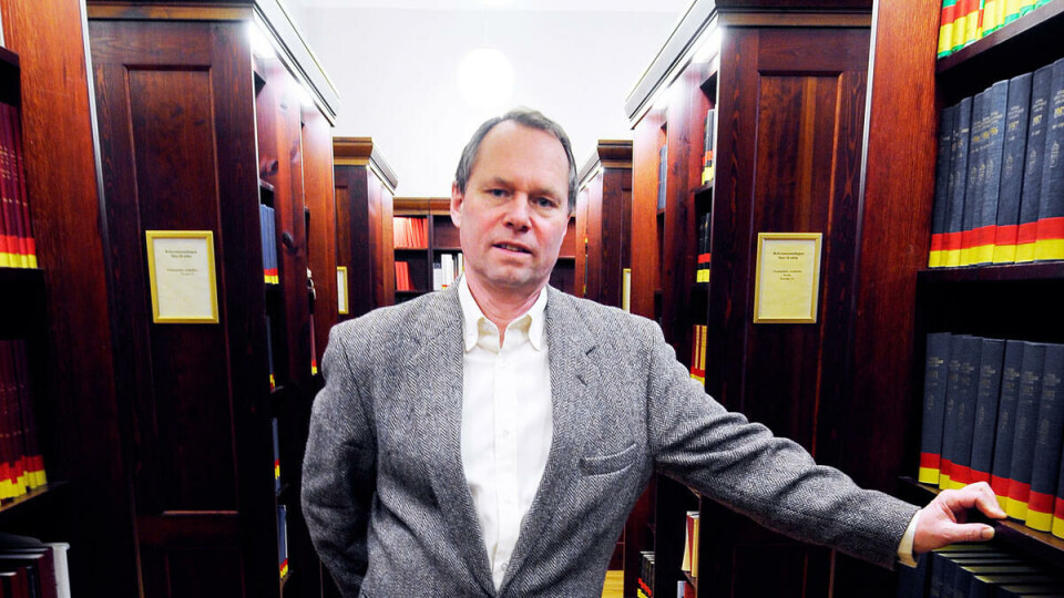 MÅ YTE KRISEHJELP: Dekan ved Det juridiske fakultet, Hans Petter Graver, meiner fakultetet sjølv må betale for fagstoff som biblioteket har løyving til å handle inn for fakultetet.