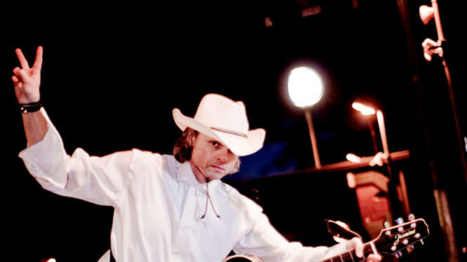 SPACE COWBOY: John John kaller seg selv Space Cowboy, og betegner bandets musikk som arktisk Space Rock. I musikkvideoen til «San Francisco 350» spiller han og Ragnhild ut rollene som Space Cowboy og isdronning.