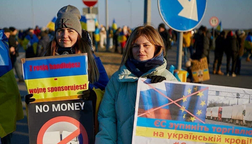 Motstandskamp: Ukrainske studenter kjemper ikke kun ved frontlinjen. Her demonstrerer de mot krigen i hjemlandet. Motstandskamp: Ukrainske studenter kjemper ikke kun ved frontlinjen. Her demonstrerer de mot krigen i hjemlandet.