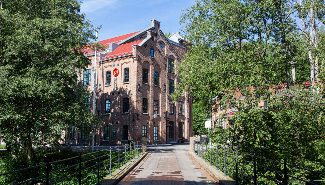 <span class=" font-weight-bold" data-lab-font_weight_desktop="font-weight-bold">Blokkert</span>: Sperringen av denne broen blokkerte studenter fra å ta seg inn i studentbyen. <span class=" font-weight-bold" data-lab-font_weight_desktop="font-weight-bold">Blokkert</span>: Sperringen av denne broen blokkerte studenter fra å ta seg inn i studentbyen.
