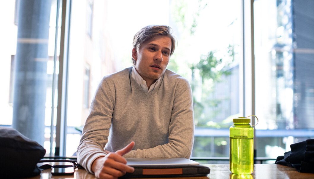 <span class=" font-weight-bold" data-lab-font_weight_desktop="font-weight-bold">Aksepterende</span>: Johannes Eyde Haug søker heller jobb enn å kreve mer støtte som student. <span class=" font-weight-bold" data-lab-font_weight_desktop="font-weight-bold">Aksepterende</span>: Johannes Eyde Haug søker heller jobb enn å kreve mer støtte som student.