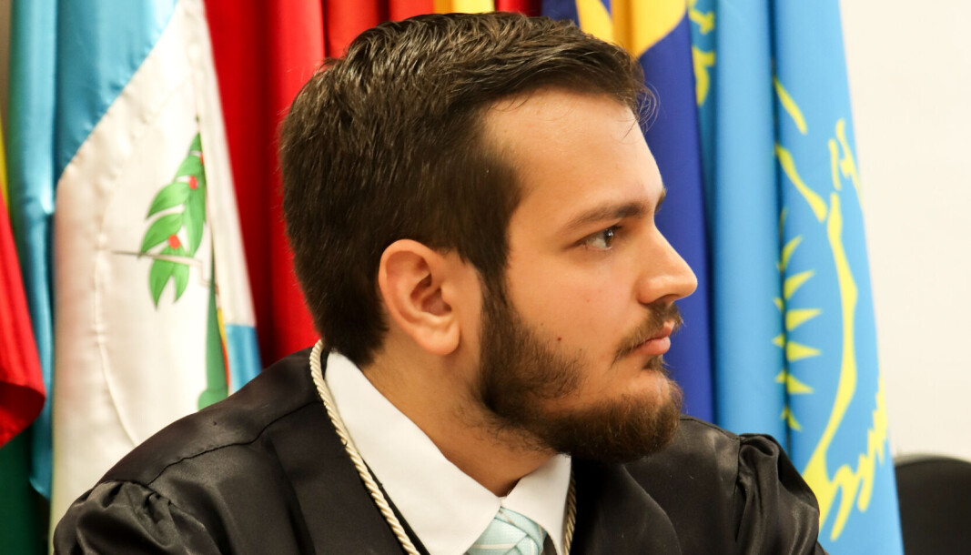 Konservativ: Pablo Galuppo (19) er ikke i tvil om at Bolsonaro skal få hans stemme. Her er han i en øvelsesrettssak under jusstudiet. Konservativ: Pablo Galuppo (19) er ikke i tvil om at Bolsonaro skal få hans stemme. Her er han i en øvelsesrettssak under jusstudiet.