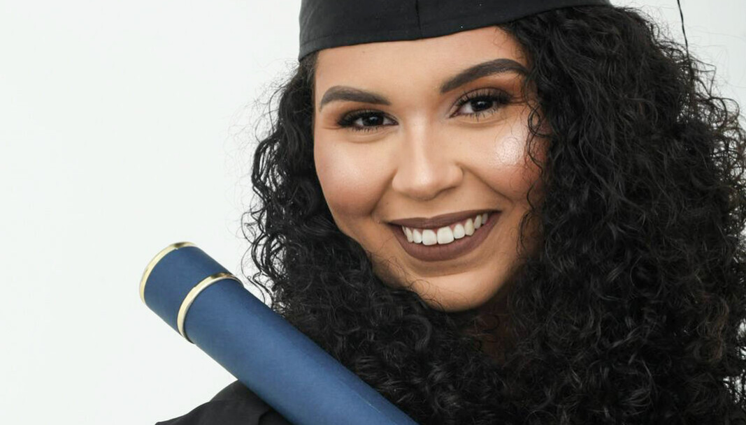 <span class=" font-weight-bold" data-lab-font_weight_desktop="font-weight-bold">Lei av manssjåvinisme</span>: Sivilingeniøren Mariana Silva (25) unngår å si høyt at hun skal stemme på Lula, i frykt for reaksjoner fra familie og venner som er Bolsonaro-tilhengere. <span class=" font-weight-bold" data-lab-font_weight_desktop="font-weight-bold">Lei av manssjåvinisme</span>: Sivilingeniøren Mariana Silva (25) unngår å si høyt at hun skal stemme på Lula, i frykt for reaksjoner fra familie og venner som er Bolsonaro-tilhengere.
