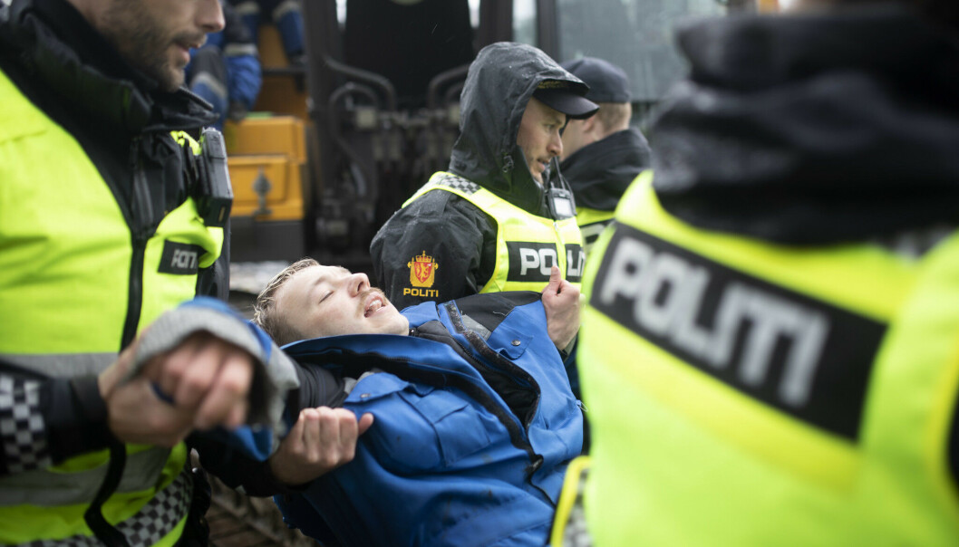 <span class=" font-weight-bold" data-lab-font_weight_desktop="font-weight-bold">Sluttkjørt</span>: 25.000 kroner kostet det Gytis Blaževičius å demonstrere ved Førdefjorden. <span class=" font-weight-bold" data-lab-font_weight_desktop="font-weight-bold">Sluttkjørt</span>: 25.000 kroner kostet det Gytis Blaževičius å demonstrere ved Førdefjorden.