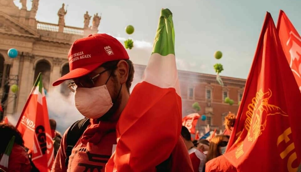 Giuseppe Lipari (24) kaller seg selv for aktivist. Her under en demonstrasjon sammen med CGIL.