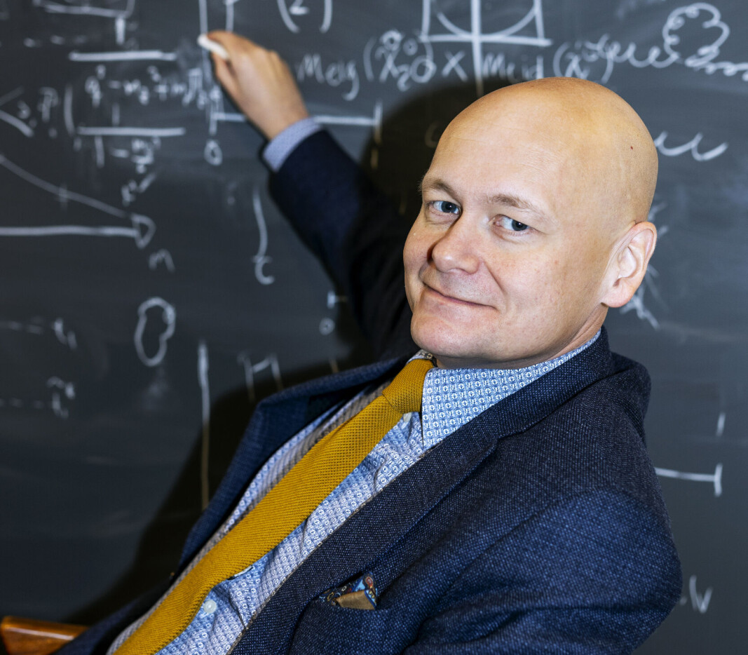 <span class=" font-weight-bold" data-lab-font_weight_desktop="font-weight-bold">Profesjonell professor</span>: Are Raklev er professor i teoretisk fysikk på Universitetet i Oslo by day, og gjennom arbeidet med Thomas mot Thomas kan han også sette filmkonsulent by night på CVen. <span class=" font-weight-bold" data-lab-font_weight_desktop="font-weight-bold">Profesjonell professor</span>: Are Raklev er professor i teoretisk fysikk på Universitetet i Oslo by day, og gjennom arbeidet med Thomas mot Thomas kan han også sette filmkonsulent by night på CVen.