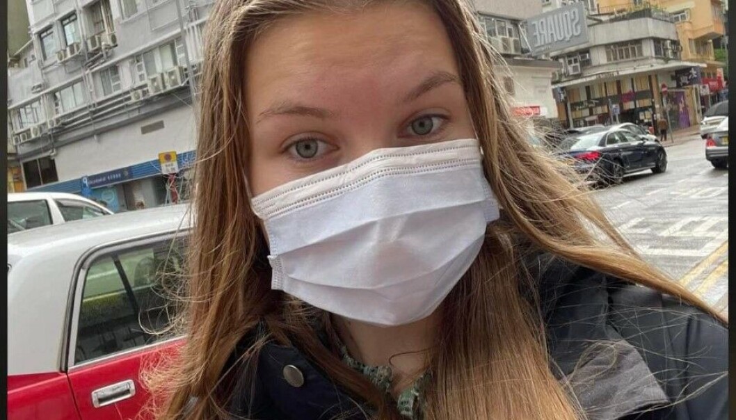 <span class=" font-weight-bold" data-lab-font_weight_desktop="font-weight-bold">Stilnet</span>: Helle Lien (20) forteller at flere hongkongere i dag viser sin støtte til protestene på subtile måter. <span class=" font-weight-bold" data-lab-font_weight_desktop="font-weight-bold">Stilnet</span>: Helle Lien (20) forteller at flere hongkongere i dag viser sin støtte til protestene på subtile måter.