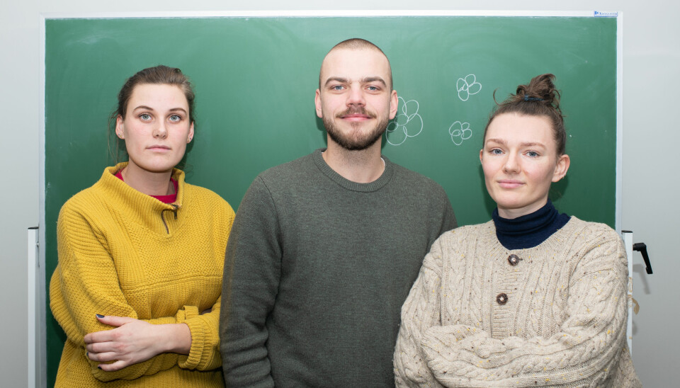 Sympatiske lærere: Sara Werenskiold (27), Mathias Bergan Paus (27) og Åsne Hauso Øie (27) mener sykepleierstudenter har større grunn til å få lønn i praksis enn dem selv.