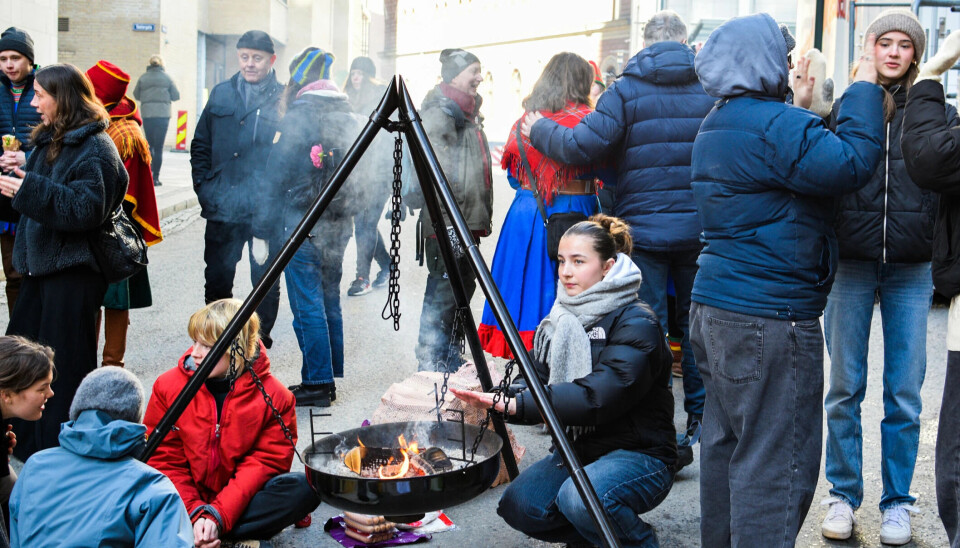 Activists: Sámi battle cries are heard outside several ministries in Oslo, as the activists occupied several ministries last week. Activists: Sámi battle cries are heard outside several ministries in Oslo, as the activists occupied several ministries last week.
