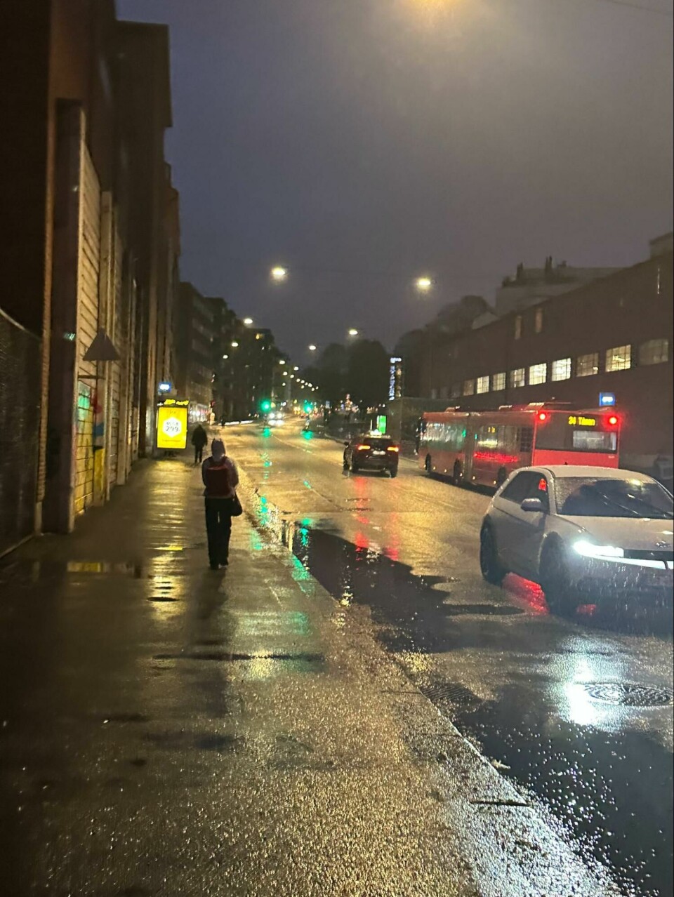 A rainy night for commuters in Oslo