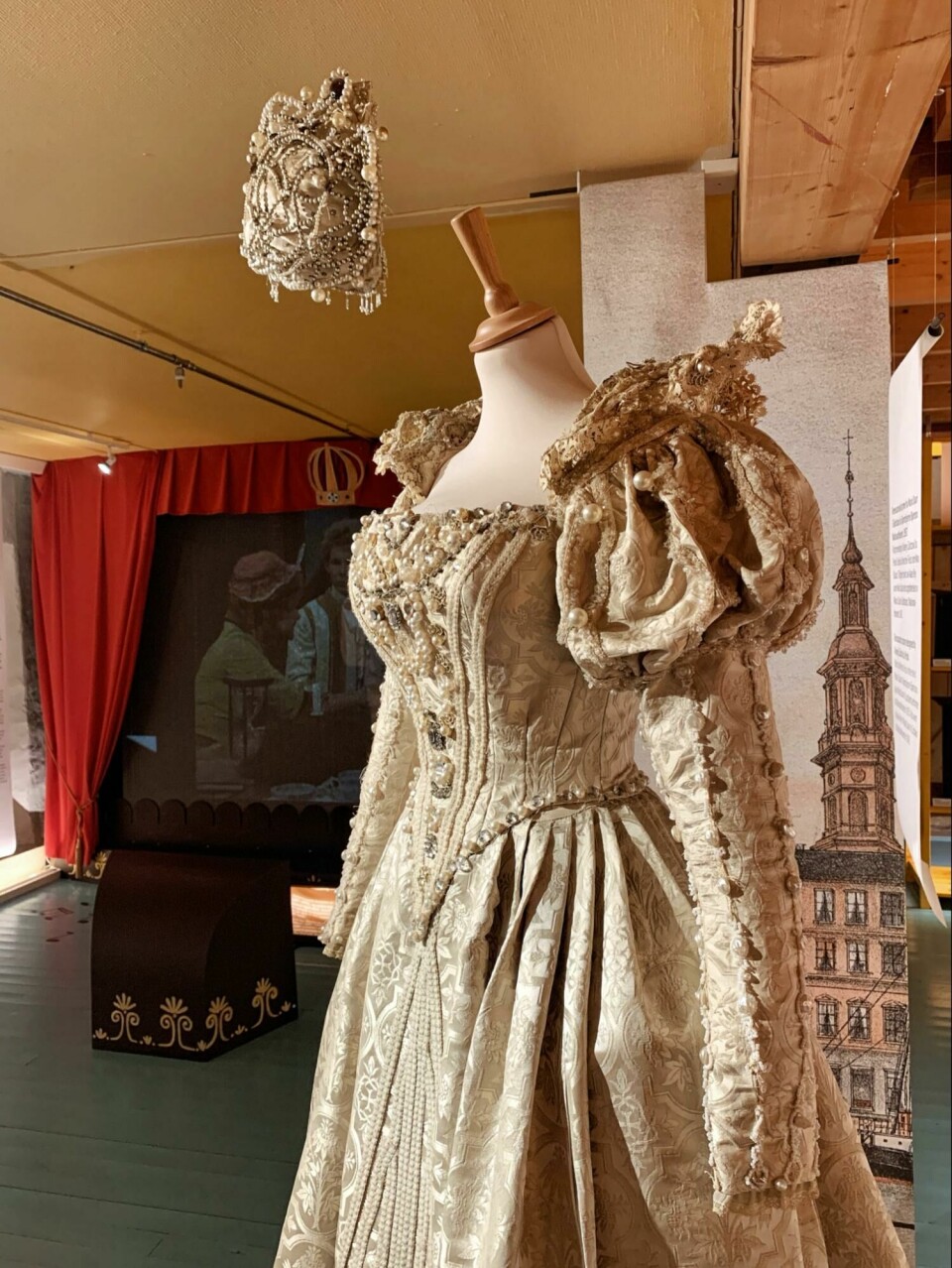 A Renaissance costume worn at Nationaltheatret in 1942 and 1957.
