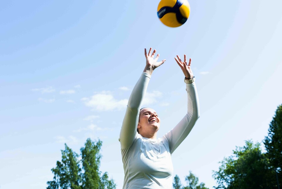 Et sunt avbrekk: – Jeg har idretten å takke for alt. Idrett gir meg den pausen i hverdagen jeg trenger, forteller Elise Sørdahl (21) som spiller volleyball i førstedivisjon ved siden av fulltidsstudier.