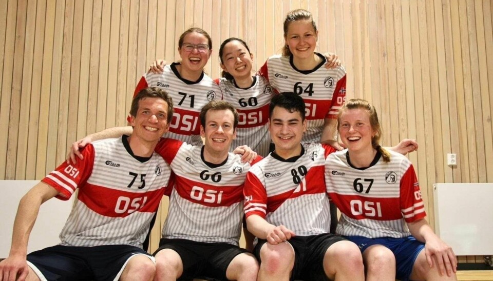 Katrin (top left) with the OSI Ultimate Frisbee team.