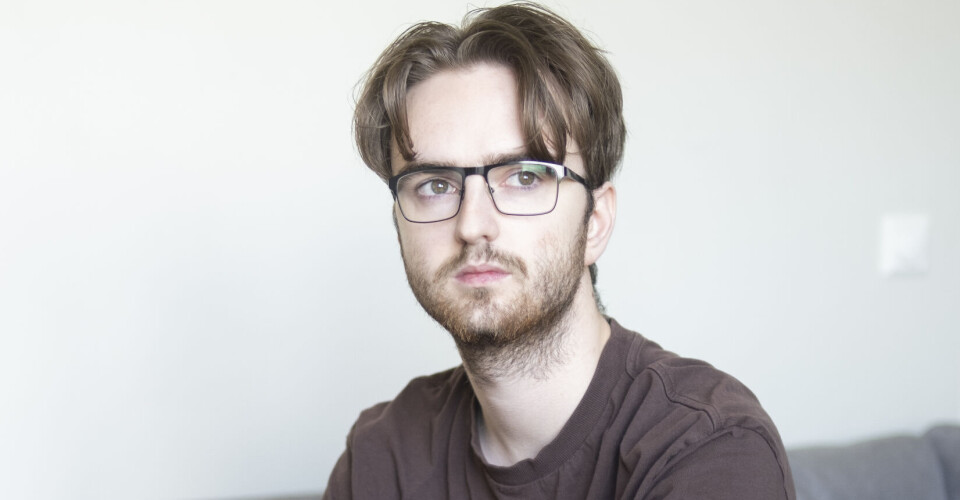PÅ FLYTTEFOT: Edvard Mortensholm har måttet pakke ned alle tingene sine, bare noen uker etter han først pakket det ut. Alt skal frysebehandles før han får flytte inn igjen.