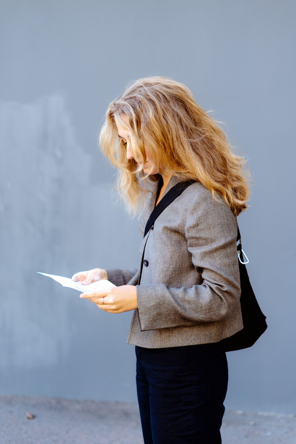 WOW: Arkitektstudent Charlotte Elisabeth Mellbye ser på illustrasjonene for potensielle studentboliger med begeistring. Hun håper boligene blir like gode å bo i som de er fine å se på.