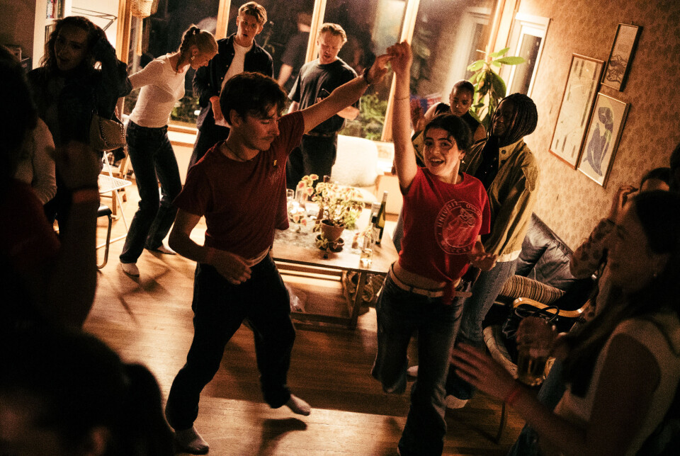 I FULL SVING: Studentene danser seg gjennom vorset.