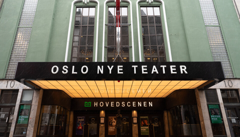 Millionkutt: Demonstrantene var kritiske til kutt i eiendomsskatt, som de mener er på teaterets bekostning.